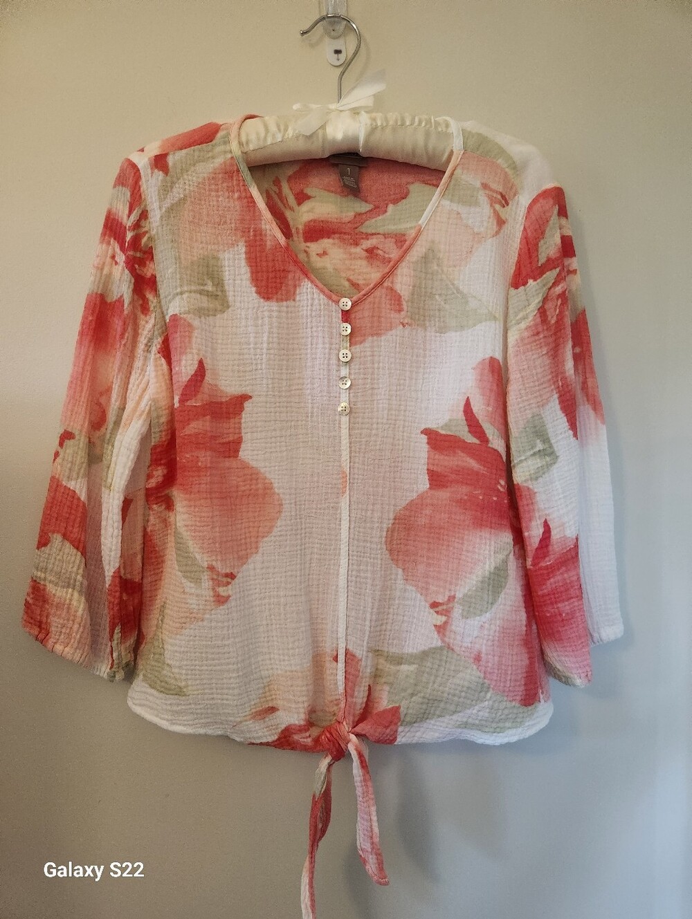 Chico's 100% Cotton White Top with Coral & Sage Watercolor Floral